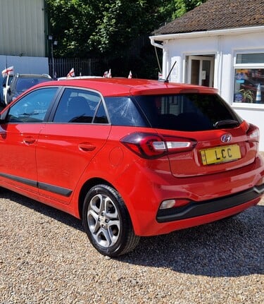 Hyundai i20 1.0 T-GDI PREM NAV 1 PREVIOUS KEEPER!  7 SERVICES..SAT NAV..REVERSE CAMERA 3