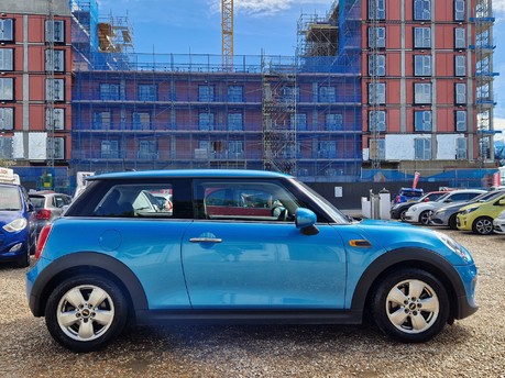 Mini Hatch 1.2 ONE 1 OWNER !! 7 MAIN DEALER SERVICES! DAB ! HEATED FRONT SCREEN !!