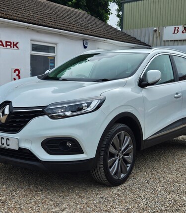 Renault Kadjar ICONIC TCE..1 OWNER..FSH..SAT NAV..CRUISE..1/2 LEATHER..REVERSING CAMERA 3