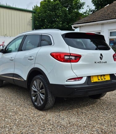 Renault Kadjar ICONIC TCE..1 OWNER..FSH..SAT NAV..CRUISE..1/2 LEATHER..REVERSING CAMERA 3