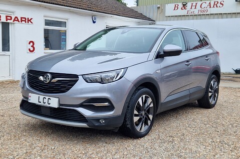 Vauxhall Grandland X SPORT NAV S/S FSH..SAT NAV..BLUETOOTH..6 SERVICES..STUNNING EXAMPLE 4