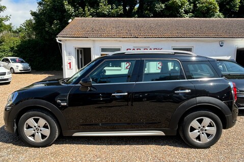 Mini Countryman COOPER..1 PREVIOUS OWNER. 7 SERVICES..PEPPER 2 PACK.SAT NAV 3