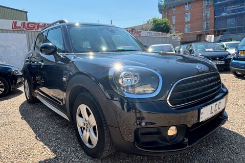 Mini Countryman COOPER..1 PREVIOUS OWNER. 7 SERVICES..PEPPER 2 PACK.SAT NAV 1