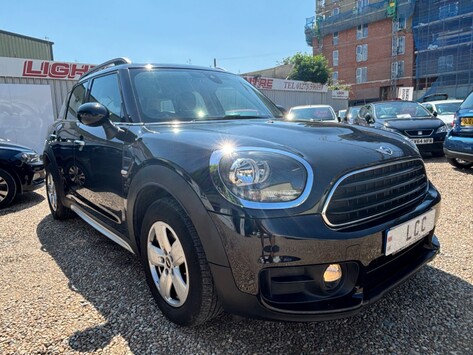 Mini Countryman COOPER..1 PREVIOUS OWNER. 7 SERVICES..PEPPER 2 PACK.SAT NAV