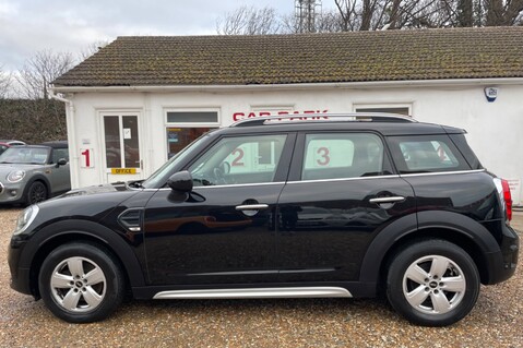 Mini Countryman COOPER..1 PREVIOUS OWNER. 7 SERVICES..PEPPER 2 PACK.SAT NAV 4