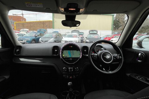 Mini Countryman COOPER..1 PREVIOUS OWNER. 7 SERVICES..PEPPER 2 PACK.SAT NAV 18