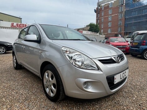 Hyundai i20 1.4 COMFORT.. 1 PREVIOUS OWNER.. AUTOMATIC..12 SERVICES..