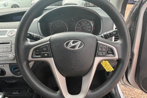 Hyundai i20 1.4 COMFORT.. 1 PREVIOUS OWNER.. AUTOMATIC..12 SERVICES.. 7