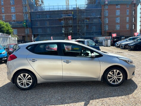 Kia Ceed VR7.. ..8 MAIN DEALER SERVICES AIR CON BLUETOOTH