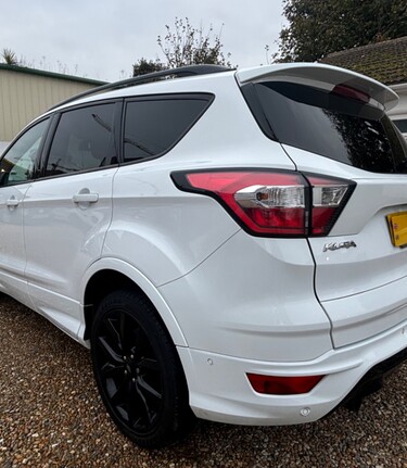 Ford Kuga ST-LINE TDCI..AUTOMATIC..SUNROOF..6 SERVICES..1 PREVIOUS OWNER..BLUETOOTH 3