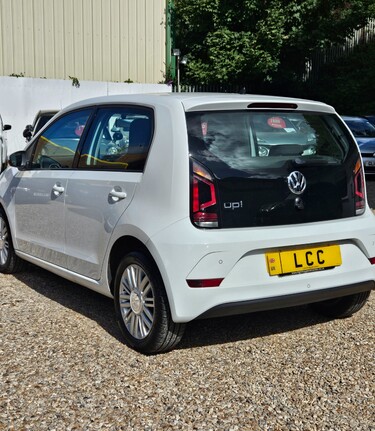 Volkswagen Up MOVE UP..1 FORMER KEEPER..3 SERVICES..STUNNING EXAMPLE  3