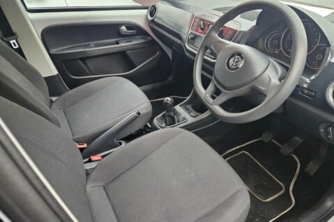 Volkswagen Up MOVE UP..1 FORMER KEEPER..3 SERVICES..STUNNING EXAMPLE  24