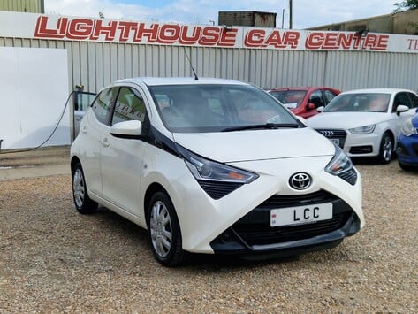 Toyota Aygo VVT-I X-PLAY.. ONLY 1 OWNER.. 5 MAIN DEALER SERVICES 