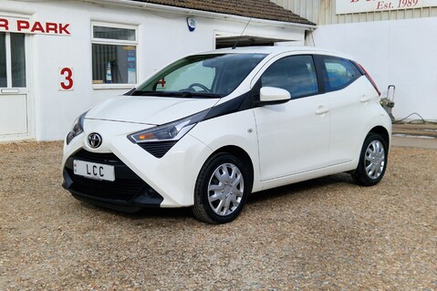 Toyota Aygo VVT-I X-PLAY.. ONLY 1 OWNER.. 5 MAIN DEALER SERVICES  4