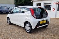 Toyota Aygo VVT-I X-PLAY.. ONLY 1 OWNER.. 5 MAIN DEALER SERVICES  8