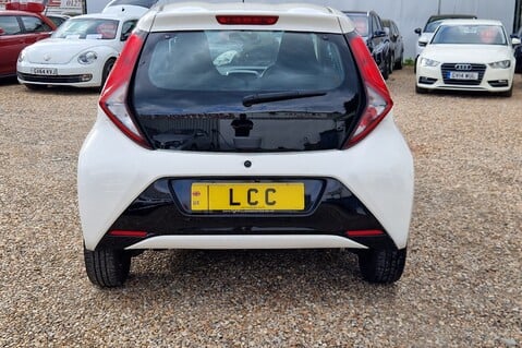 Toyota Aygo VVT-I X-PLAY.. ONLY 1 OWNER.. 5 MAIN DEALER SERVICES  7