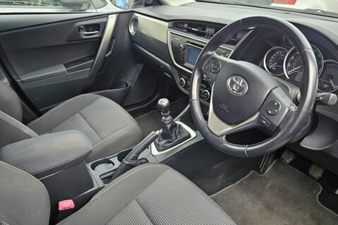 Toyota Auris 1.6 ICON VALVEMATIC.. 9 MAIN DEALER SERVICES.. AIR CON..STUNNING EXAMPLE 23