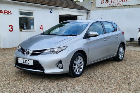 Toyota Auris 1.6 ICON VALVEMATIC.. 9 MAIN DEALER SERVICES.. AIR CON..STUNNING EXAMPLE 3