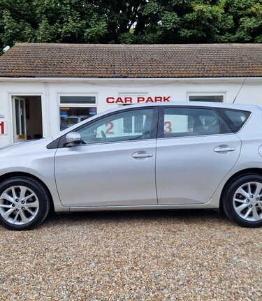 Toyota Auris 1.6 ICON VALVEMATIC.. 9 MAIN DEALER SERVICES.. AIR CON..STUNNING EXAMPLE 3