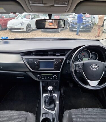 Toyota Auris 1.6 ICON VALVEMATIC.. 9 MAIN DEALER SERVICES.. AIR CON..STUNNING EXAMPLE 3