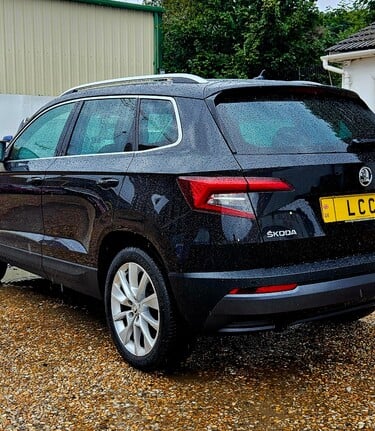 Skoda Karoq SE L TSI.. MAIN DEALER SERVICE HISTORY..1/2 LEATHER..STUNNING EXAMPLE 3