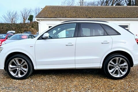 Audi Q3 TFSI S LINE.. 1 OWNER..5 MAIN DEALER SERVICES! SUNROOF 1/2 LEATHER 4