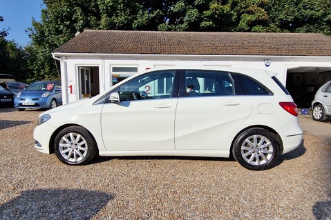 Mercedes-Benz B Class B200 CDI BLUEEFFICIENCY SE AUTOMATIC.. £35.00 R/TAX.1 PREVIOUS OWNER 8