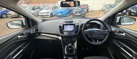 Ford Kuga TITANIUM EDITION..1 PREVIOUS OWNER.5 MAIN DEALER SERVICES..APPLE CAR PLAY  1