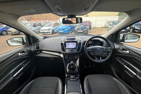 Ford Kuga TITANIUM EDITION..1 PREVIOUS OWNER.5 MAIN DEALER SERVICES  2