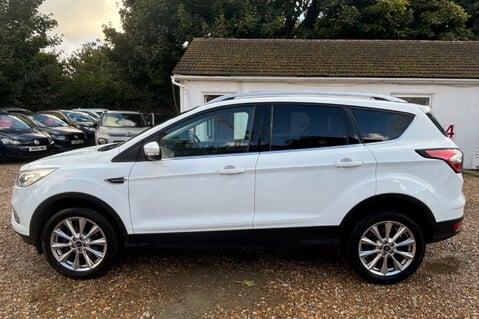 Ford Kuga TITANIUM EDITION..1 PREVIOUS OWNER.5 MAIN DEALER SERVICES  18