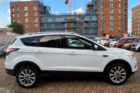 Ford Kuga TITANIUM EDITION..1 PREVIOUS OWNER.5 MAIN DEALER SERVICES 