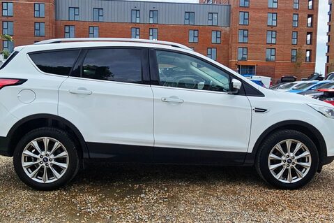 Ford Kuga TITANIUM EDITION..1 PREVIOUS OWNER.5 MAIN DEALER SERVICES..APPLE CAR PLAY  11