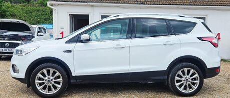 Ford Kuga TITANIUM EDITION..1 PREVIOUS OWNER.5 MAIN DEALER SERVICES..APPLE CAR PLAY  1