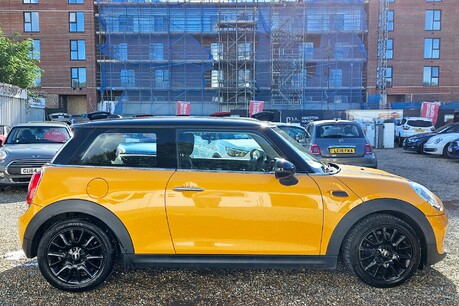 Mini Hatch COOPER.. MAIN DEALER SERVICES.. £20 ROAD TAX.. STUNNING COLOUR 