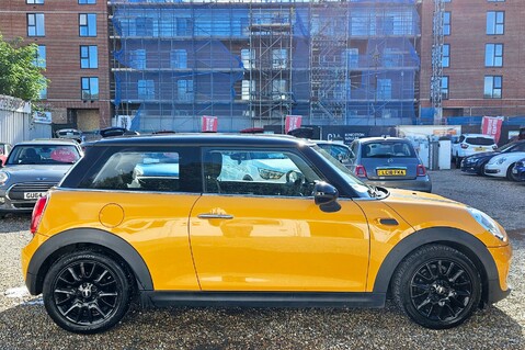 Mini Hatch COOPER.. MAIN DEALER SERVICES.. £20 ROAD TAX.. STUNNING COLOUR  1