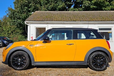 Mini Hatch COOPER.. MAIN DEALER SERVICES.. £20 ROAD TAX.. STUNNING COLOUR  2