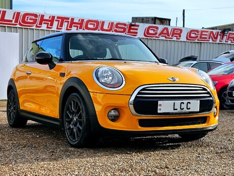 Mini Hatch COOPER.. MAIN DEALER SERVICES.. £20 ROAD TAX.. STUNNING COLOUR 