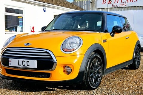 Mini Hatch COOPER.. MAIN DEALER SERVICES.. £20 ROAD TAX.. STUNNING COLOUR  3