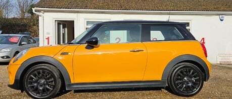 Mini Hatch COOPER.. MAIN DEALER SERVICES.. £20 ROAD TAX.. STUNNING COLOUR  1