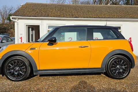 Mini Hatch COOPER.. MAIN DEALER SERVICES.. £20 ROAD TAX.. STUNNING COLOUR  4