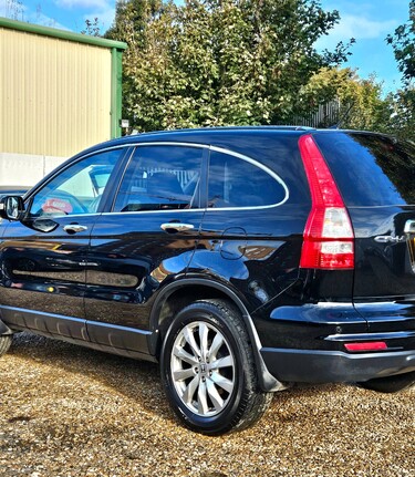 Honda CR-V I-VTEC ES-T. AUTOMATIC. 6 MAIN DEALER SERVICES.. 1 PREVIOUS OWNER..  3