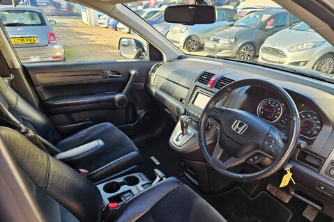 Honda CR-V I-VTEC ES-T. AUTOMATIC. 6 MAIN DEALER SERVICES.. 1 PREVIOUS OWNER..  32