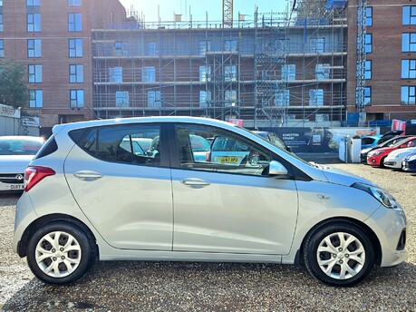 Hyundai i10 SE.. 1 PREVIOUS OWNER.. £35 ROAD TAX  10 SERVICES!