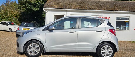 Hyundai i10 SE.. 1 PREVIOUS OWNER.. £35 ROAD TAX  10 SERVICES! 57 MPG! 1