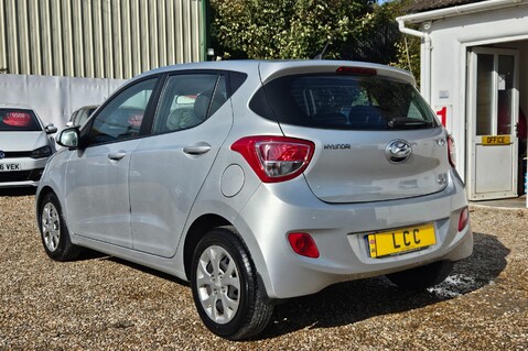 Hyundai i10 SE.. 1 PREVIOUS OWNER.. £35 ROAD TAX  10 SERVICES! 11