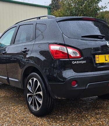 Nissan Qashqai 360.. 1 PREVIOUS OWNER.. MAIN DEALER SERVICE..GLASS ROOF..SAT NAV  3