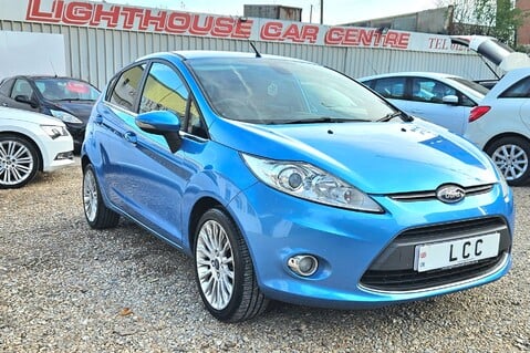 Ford Fiesta TITANIUM.. AUTOMATIC..6 MAIN DEALER SERVICES.. 1 PREVIOUS KEEPER..  1