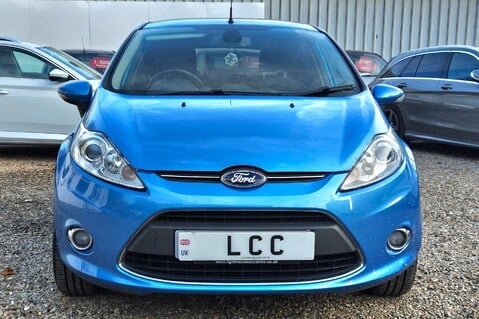 Ford Fiesta TITANIUM.. AUTOMATIC..6 MAIN DEALER SERVICES.. 1 PREVIOUS KEEPER..  3