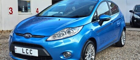 Ford Fiesta TITANIUM.. AUTOMATIC..6 MAIN DEALER SERVICES.. 1 PREVIOUS KEEPER..  1