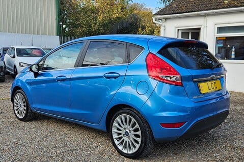 Ford Fiesta TITANIUM.. AUTOMATIC..6 MAIN DEALER SERVICES.. 1 PREVIOUS KEEPER..  6